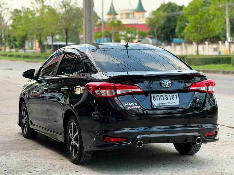 2017 Toyota Yaris ATIV III 2