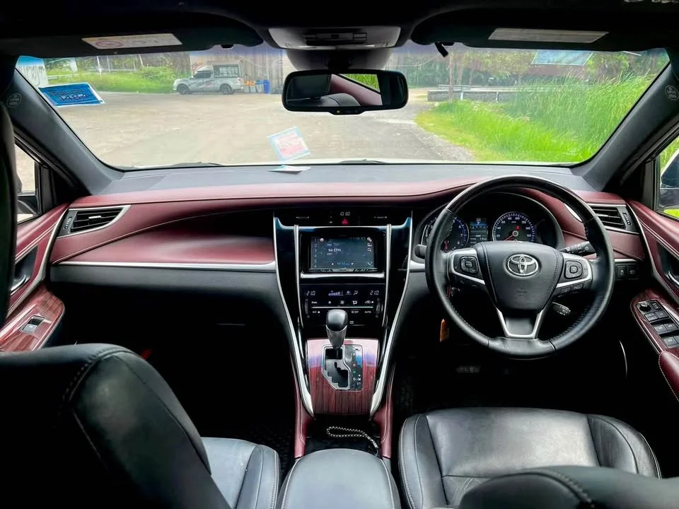 2015 Toyota Harrier III 2