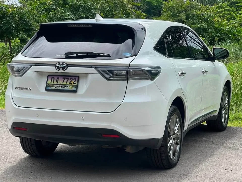 2015 Toyota Harrier III 3