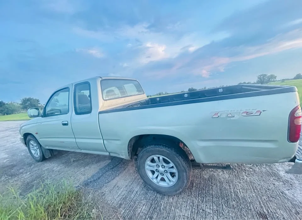 2002 Toyota Hilux Tiger VI 2