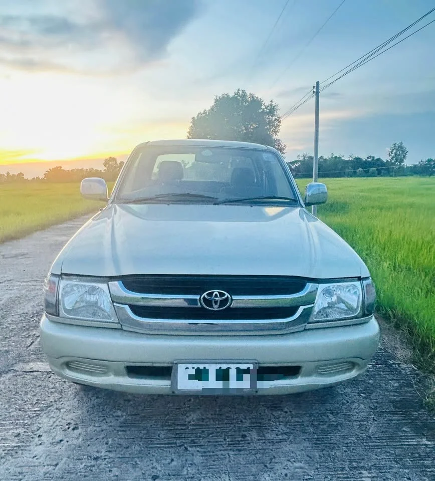 2002 Toyota Hilux Tiger VI 2