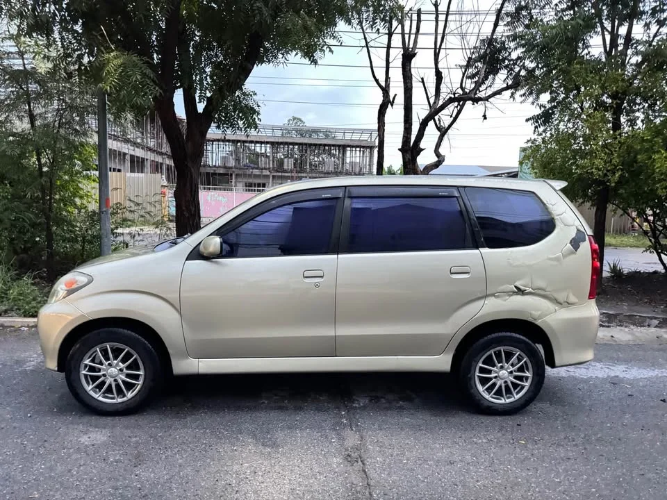 2004 Toyota Avanza I 3