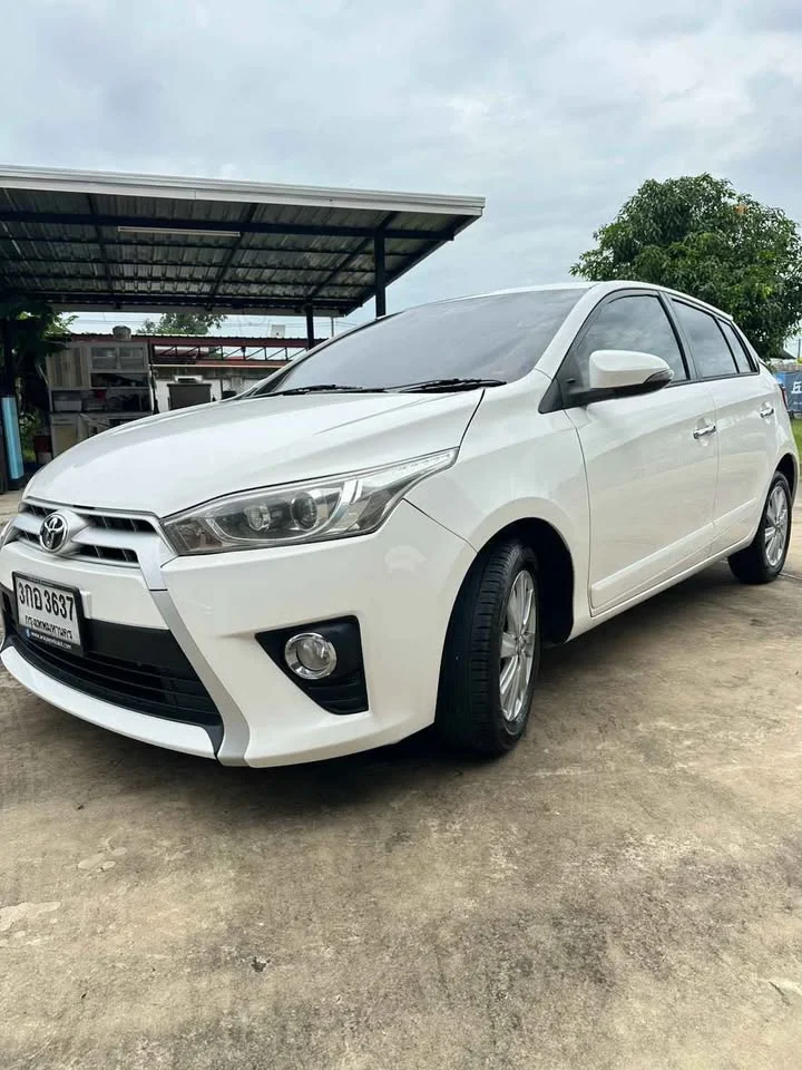 2015 Toyota Yaris III 2