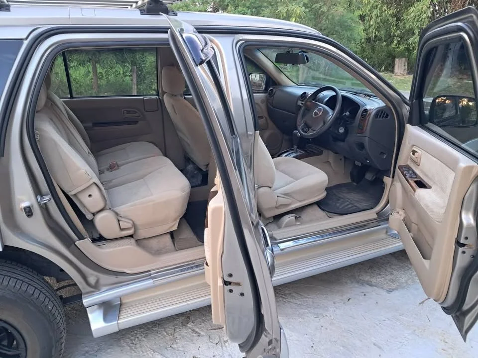 2007 Isuzu MU-7 3
