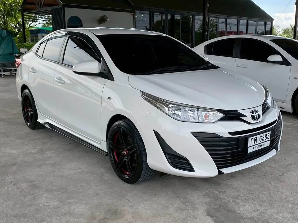 2017 Toyota Yaris ATIV III 3
