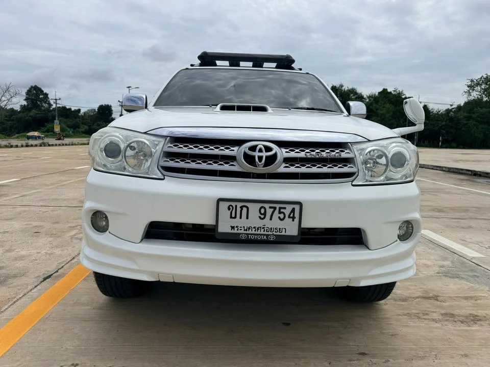 2010 Toyota Fortuner I 3