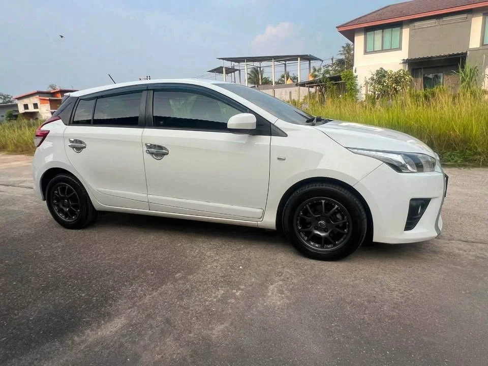 2015 Toyota Yaris III 2