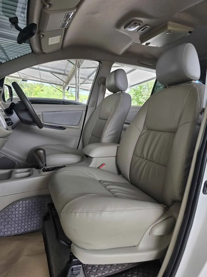 2012 Toyota Innova I 2