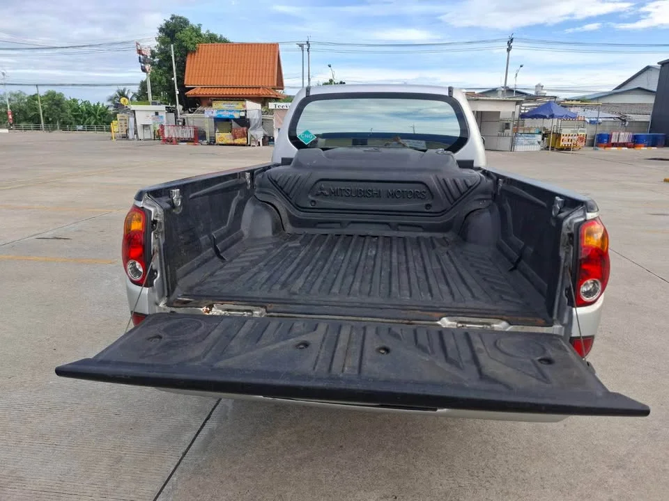 2011 Mitsubishi Triton IV 2