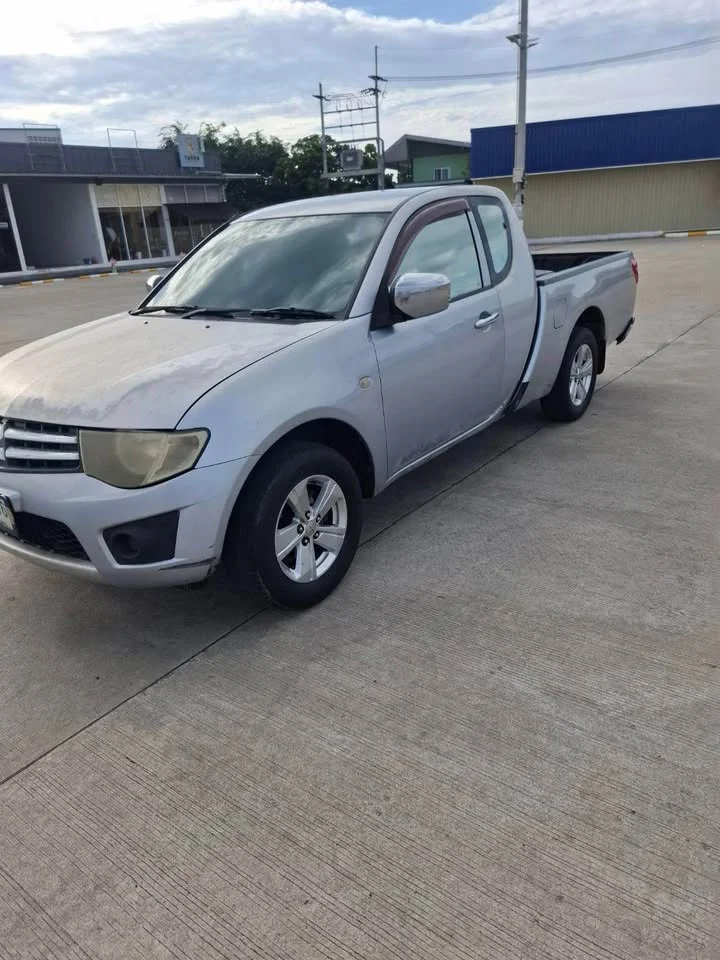 2011 Mitsubishi Triton IV 3