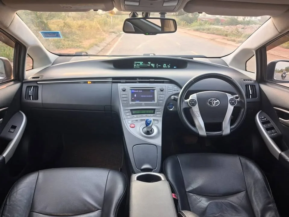 2013 Toyota Prius III 2