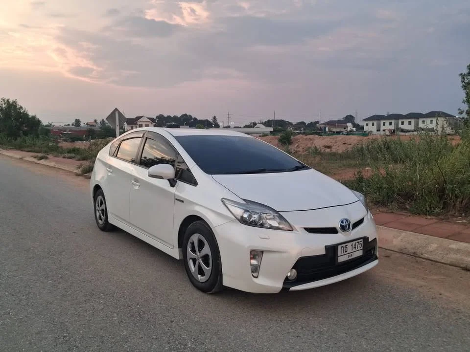 2013 Toyota Prius III 3