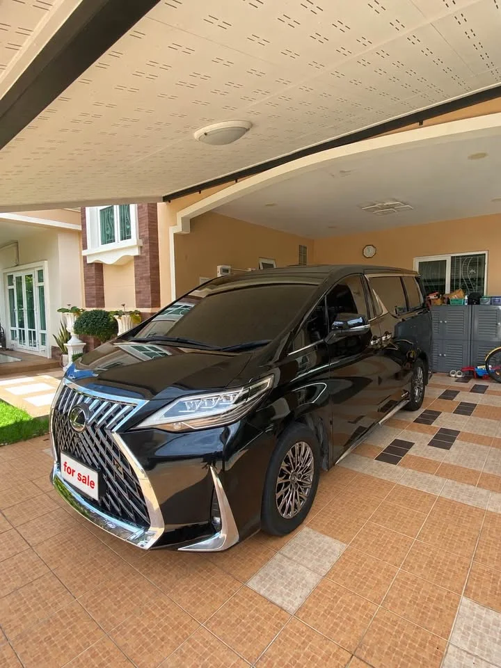 2021 Lexus LM I 3