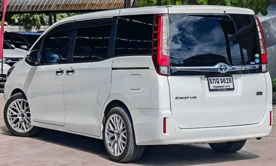 2016 Toyota Voxy III 2