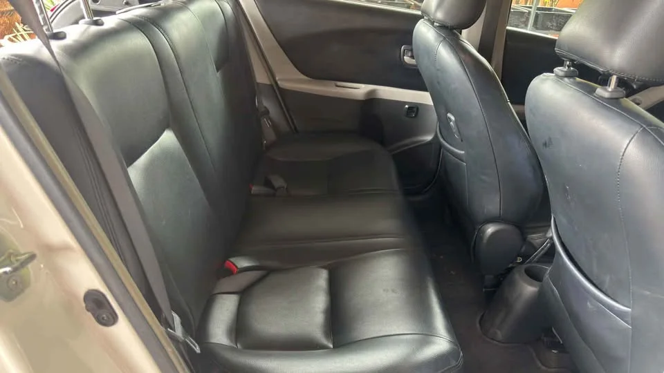 2010 Toyota Yaris II 2