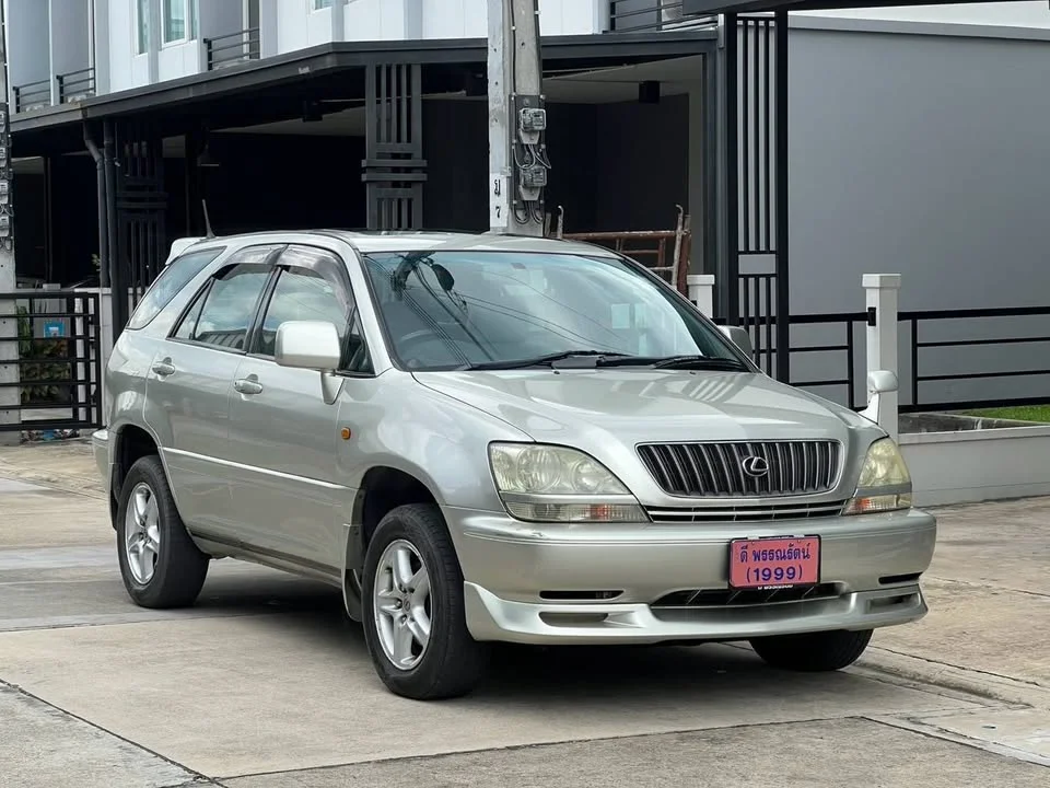 2000 Toyota Harrier I 3