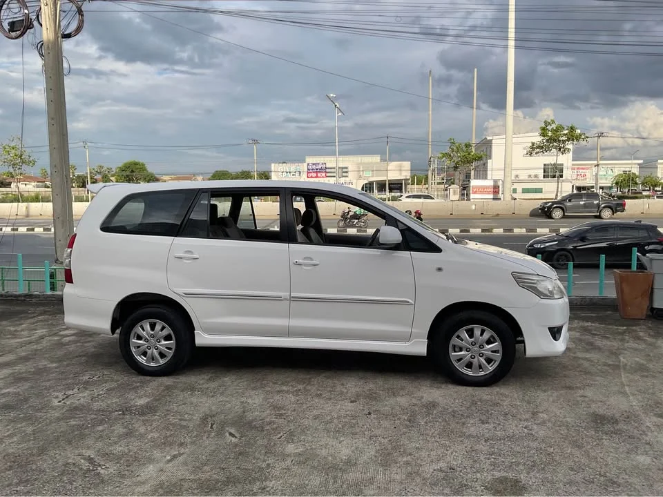 2013 Toyota Innova I 2