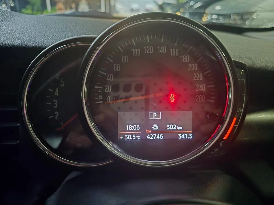 2019 Mini Hatch  III 2