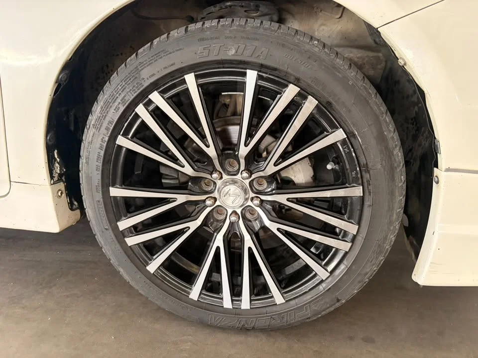 2012 Toyota Prius III 3