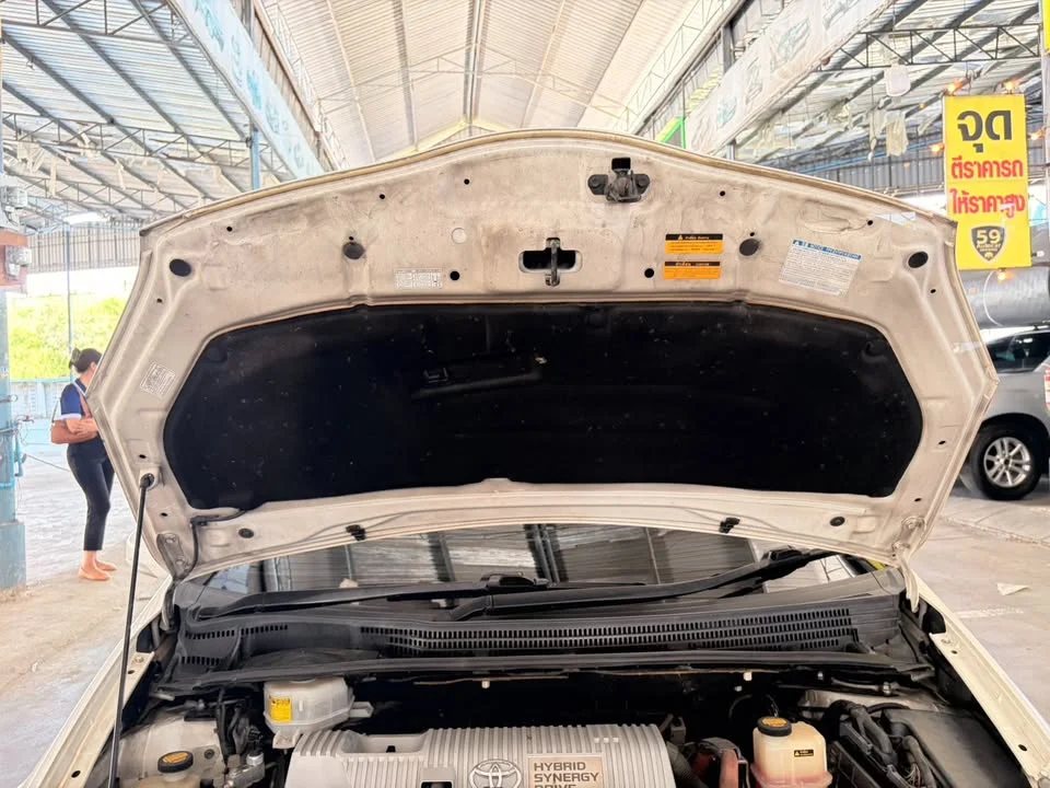 2012 Toyota Prius III 2