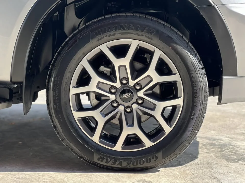 2023 Ford Everest III 2