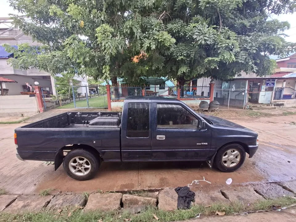 1991 Isuzu TFR III 2