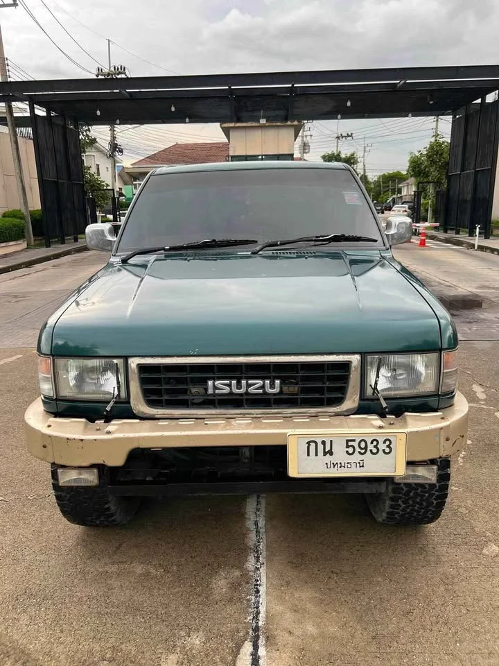 1996 Isuzu Trooper II 2