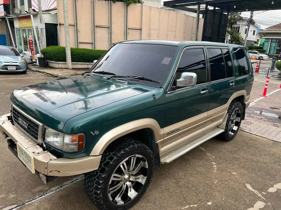 1996 Isuzu Trooper II 3