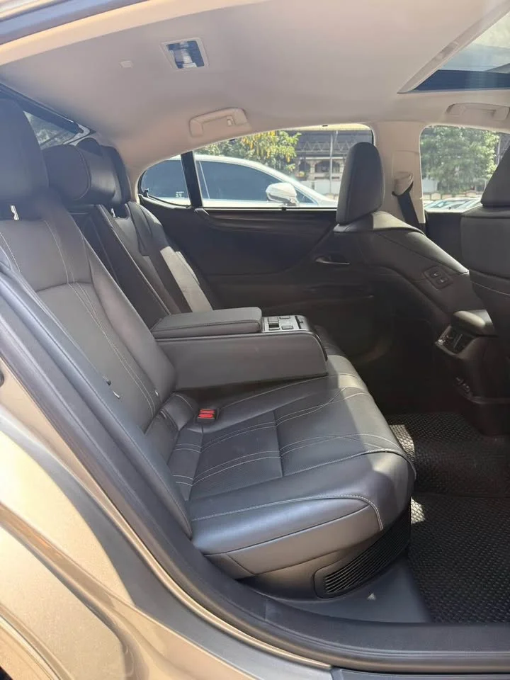 2022 Lexus ES VII 2