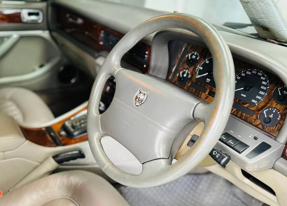 1975 Jaguar XJ Series II 2