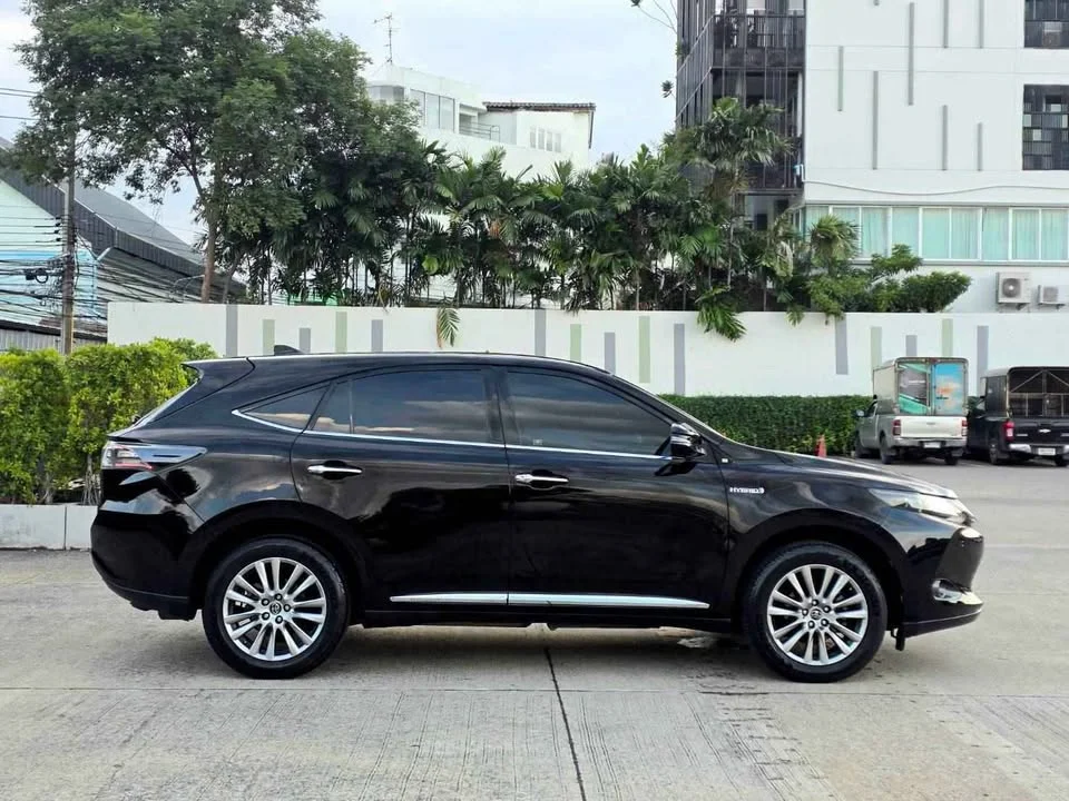2014 Toyota Harrier III 3