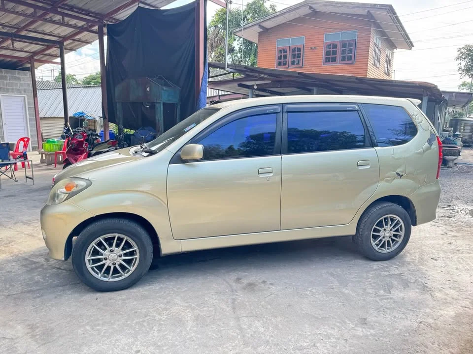 2004 Toyota Avanza I 2