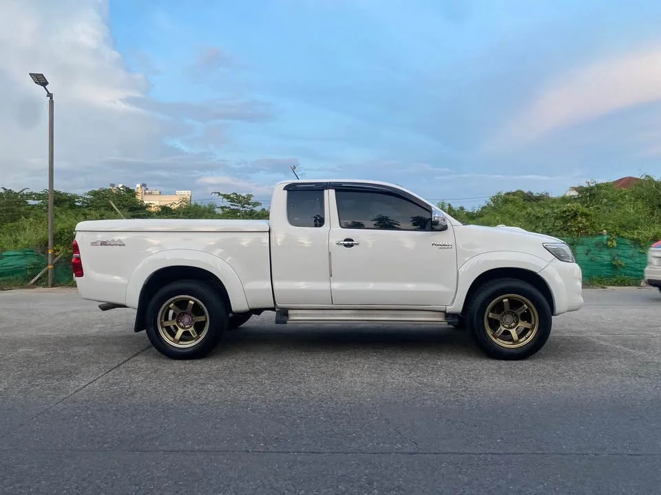 2013 Toyota Hilux VII 3