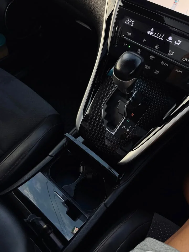 2017 Toyota Harrier III 3