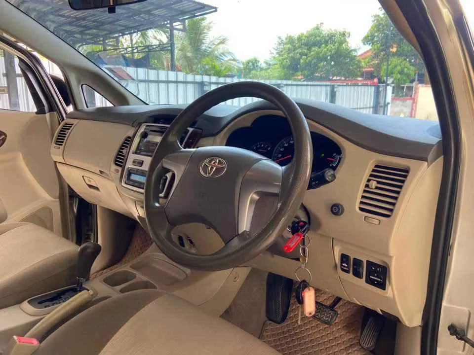2013 Toyota Innova I 3