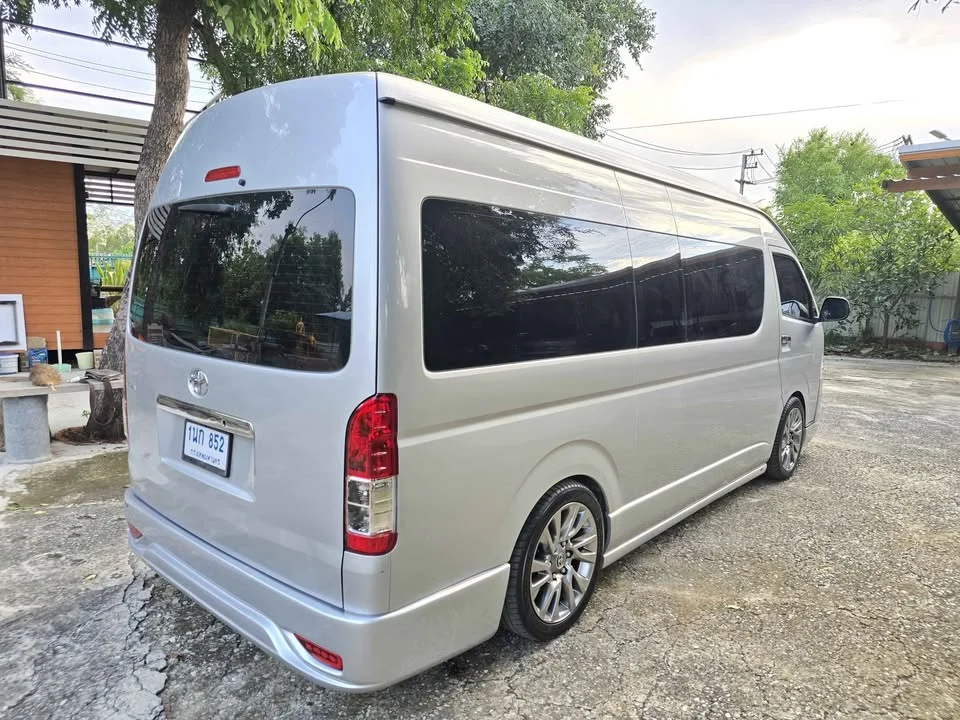 2559 Toyota Commuter V (H200) 2