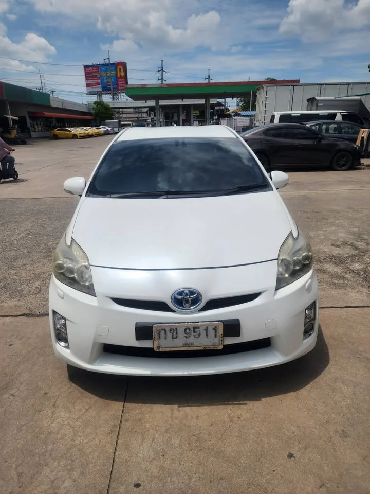2011 Toyota Prius III 2