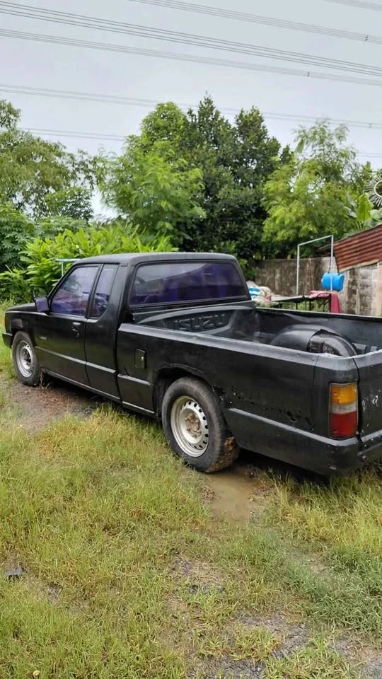 1997 Mitsubishi Triton II 2