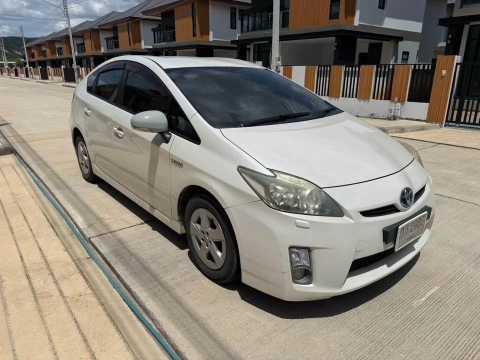 2011 Toyota Prius III 2