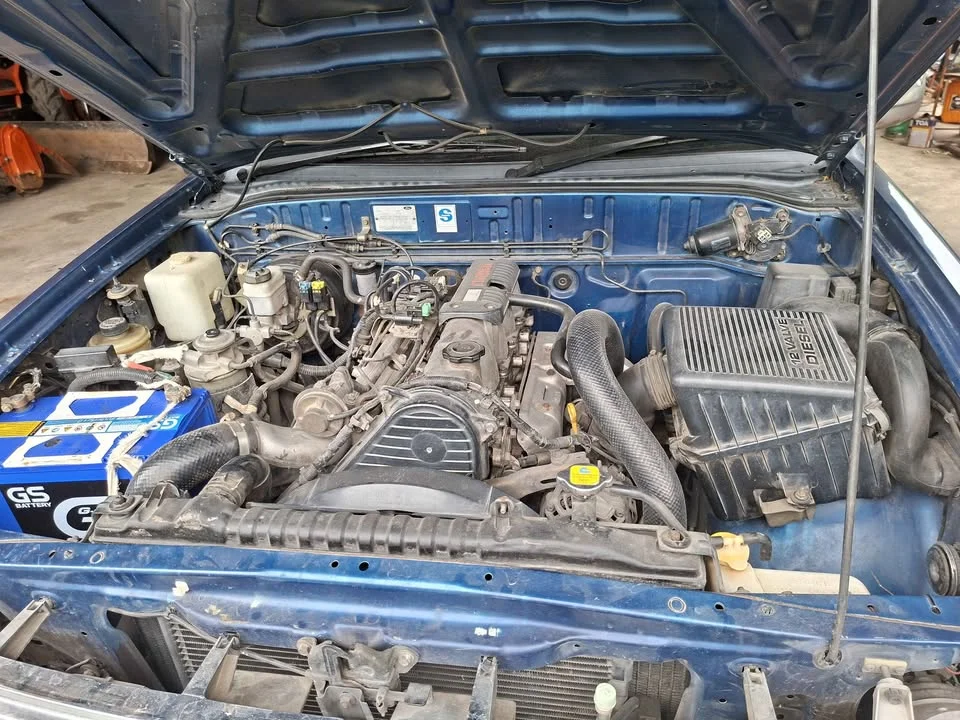 2003 Mazda 2500 Fighter V 2