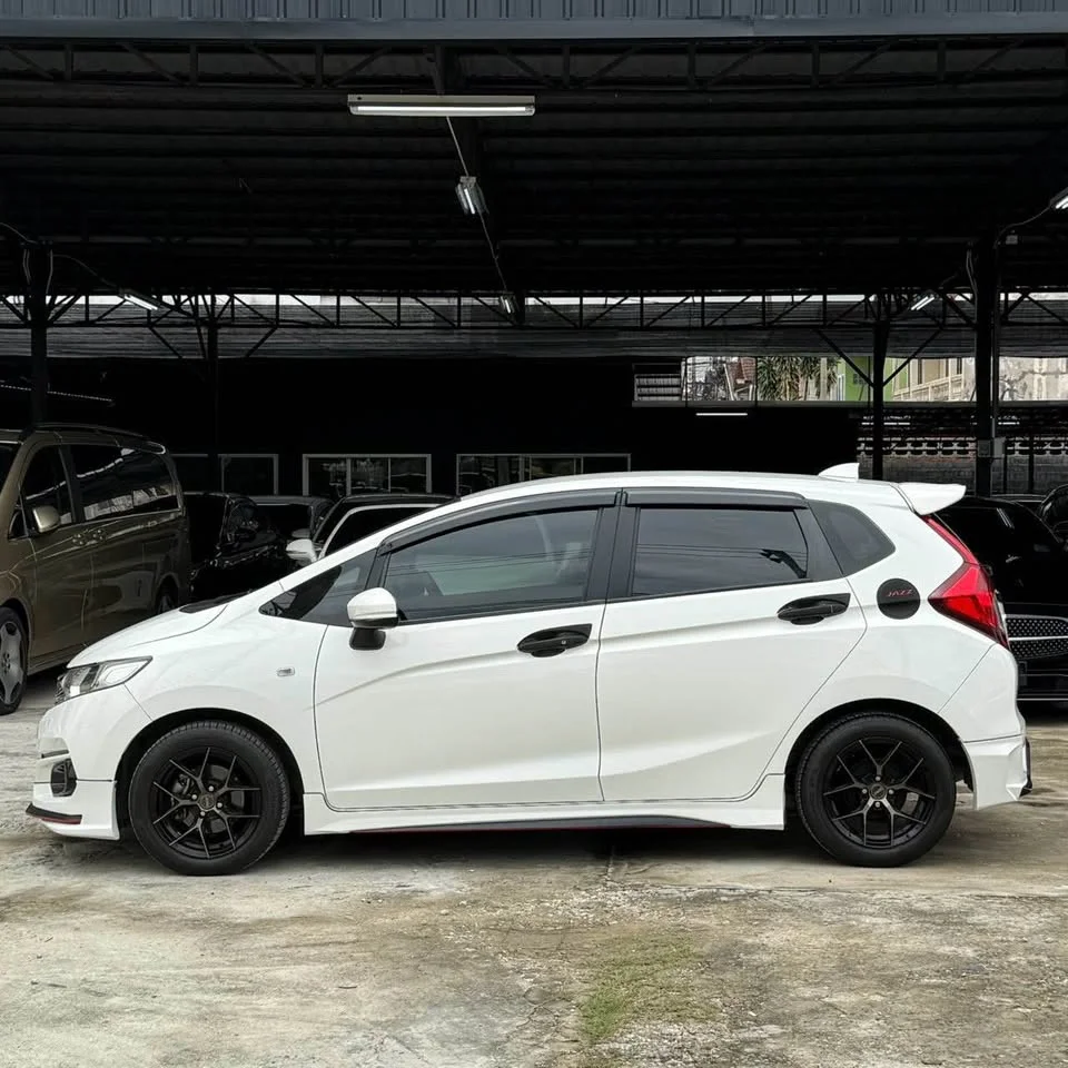2020 Honda Jazz III 2
