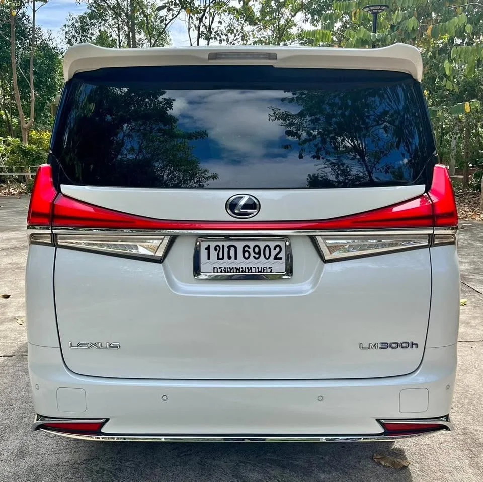 2020 Lexus LM I 2