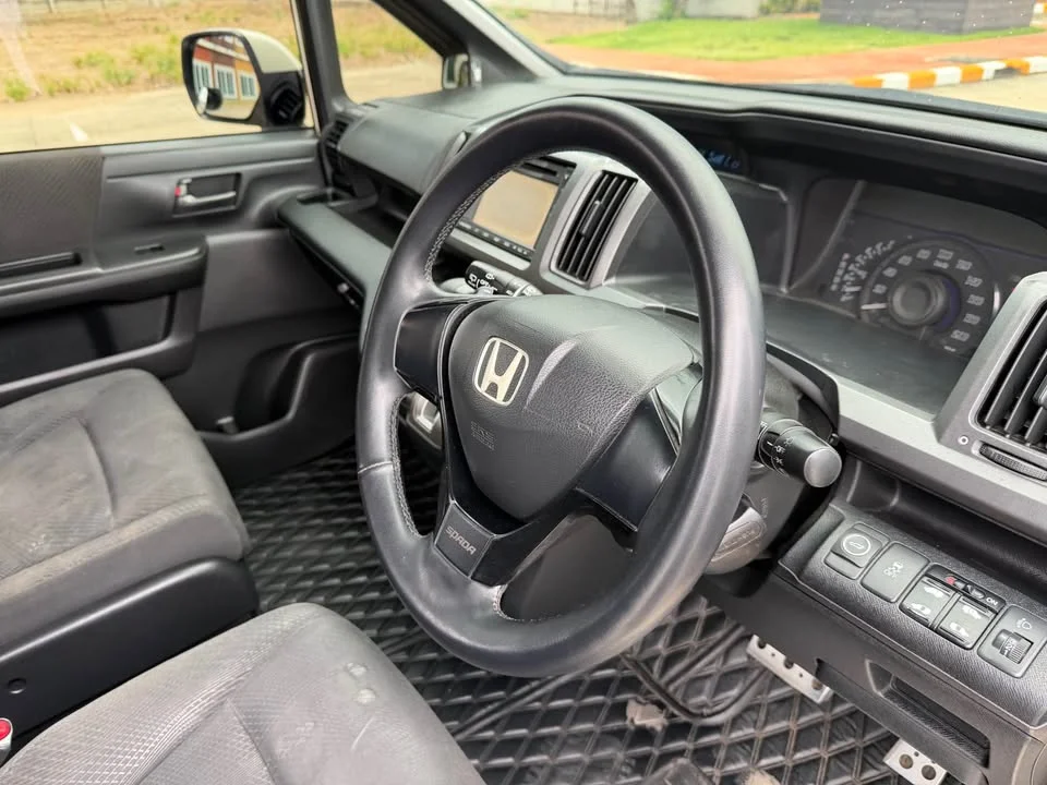 2012 Honda Stepwgn IV 2