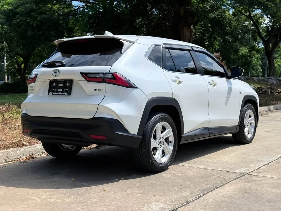 2025 Toyota Yaris Cross AC200 3
