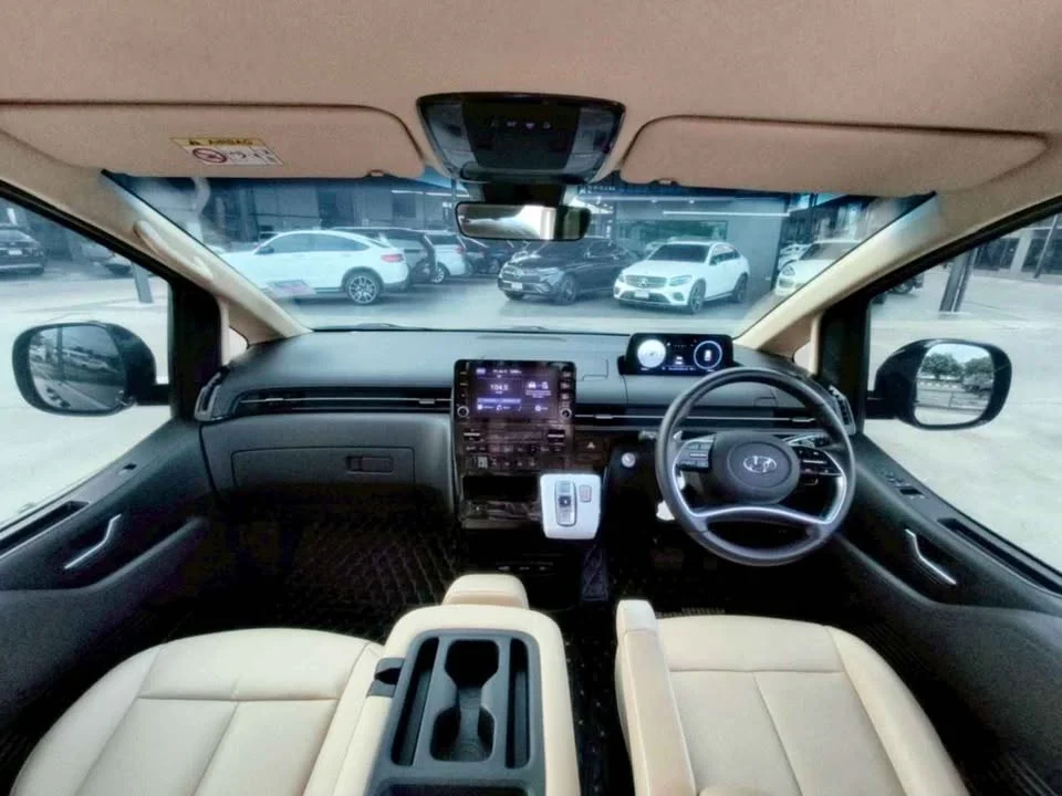 2022 Hyundai Staria US4 3