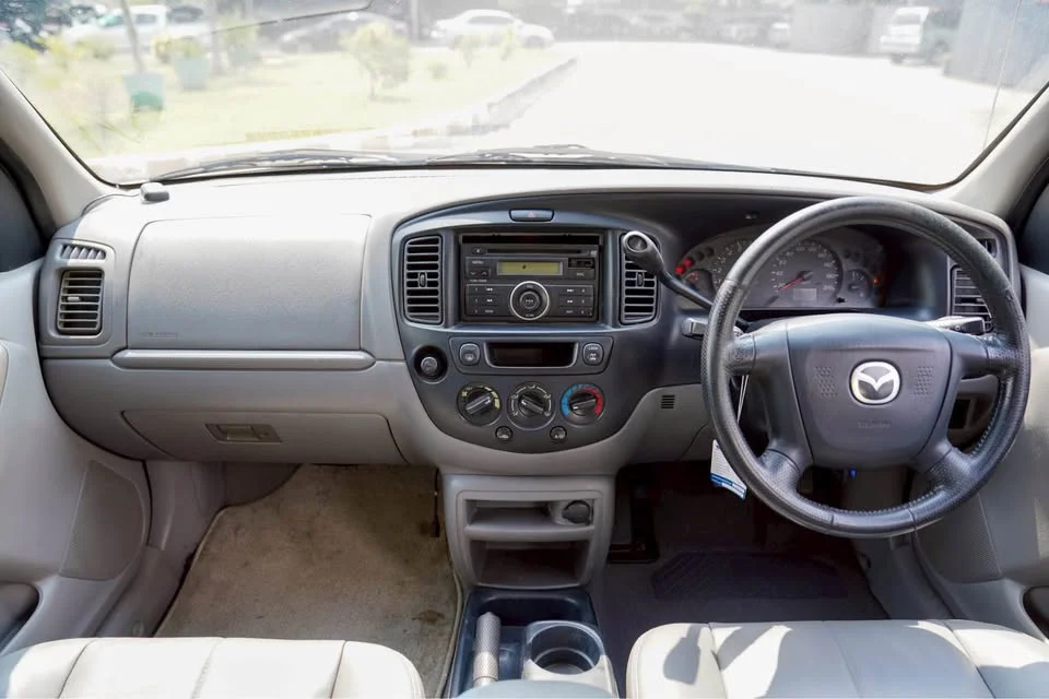 2003 Mazda Tribute I 3