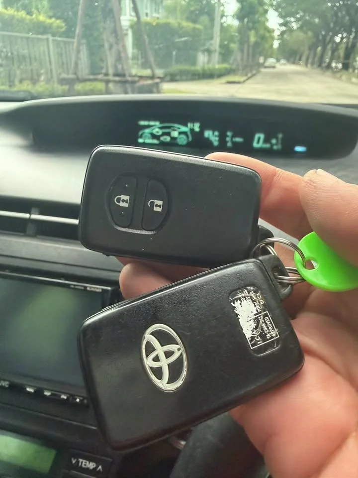 2012 Toyota Prius III 2