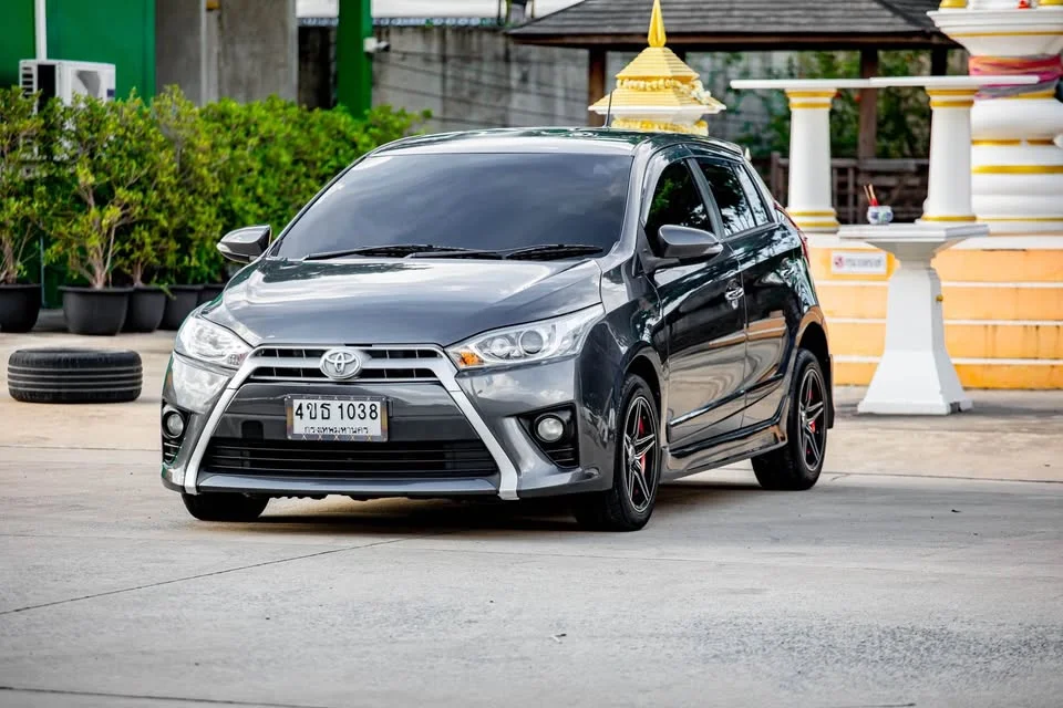 2015 Toyota Yaris III 2