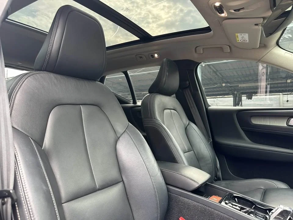 2021 Volvo XC40 2