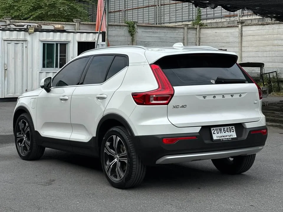 2021 Volvo XC40 3